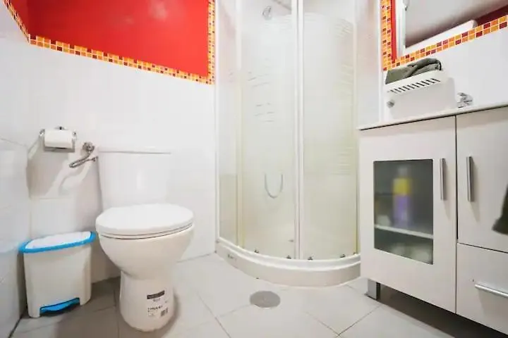 Charming 2 Bedroom Apartment In The Heart Of Seville 0*,