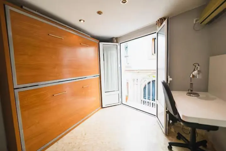 Charming 2 Bedroom Apartment In The Heart Of Seville 0*,