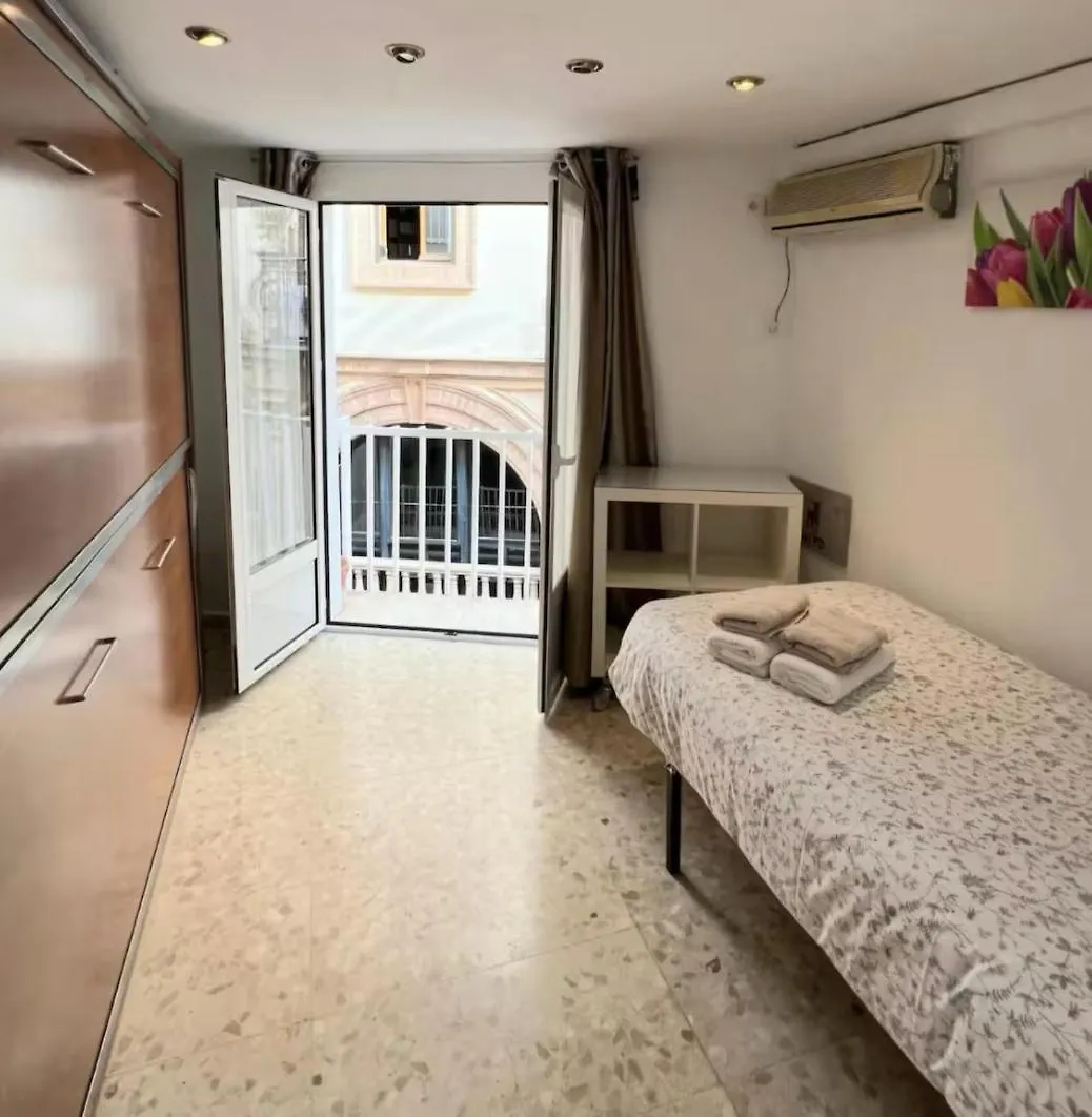 Charming 2 Bedroom Apartment In The Heart Of Seville
